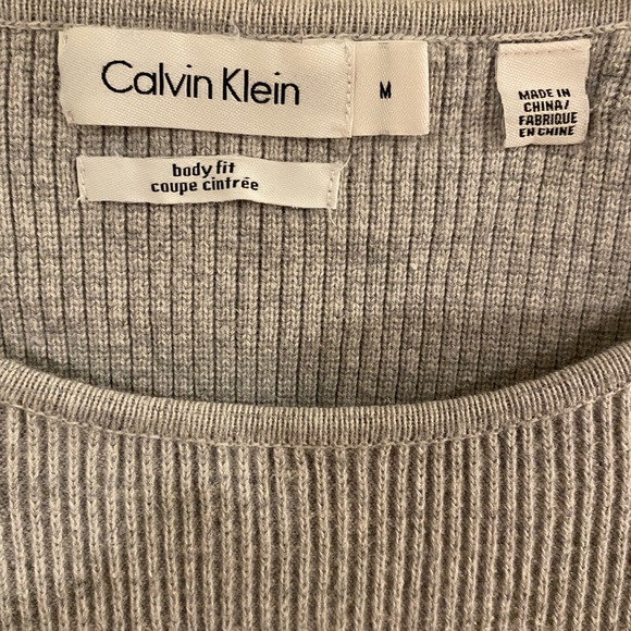 **LIKE NEW** CALVIN KLEIN Gray Sweater. Size M. Body Fit. - Picture 3 of 6